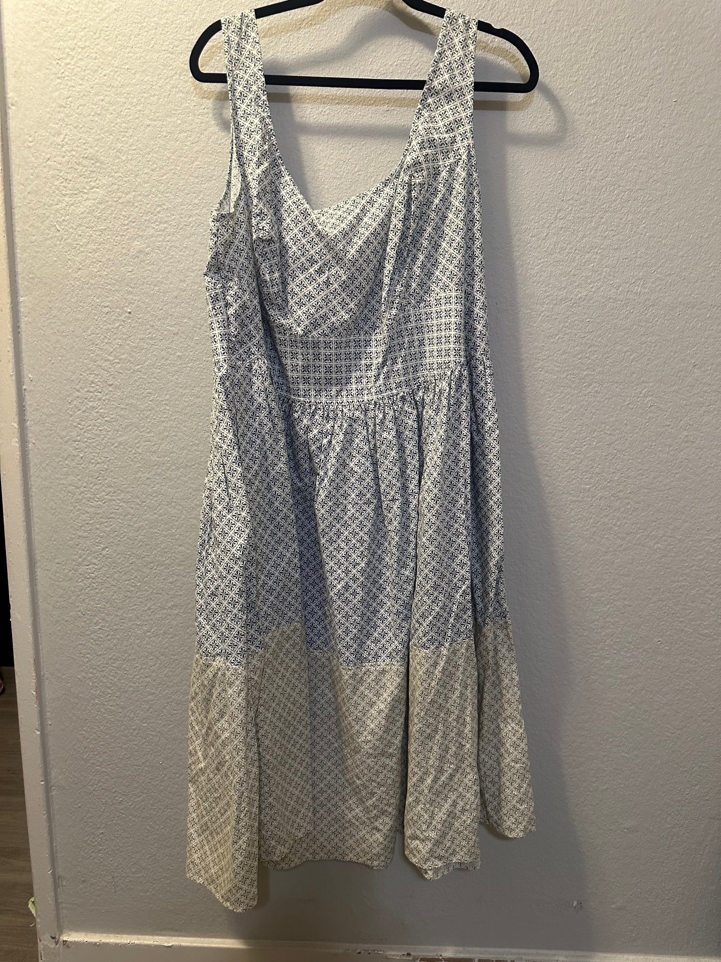 Size 1x (20) Pattern Midi Dress from Eshakti