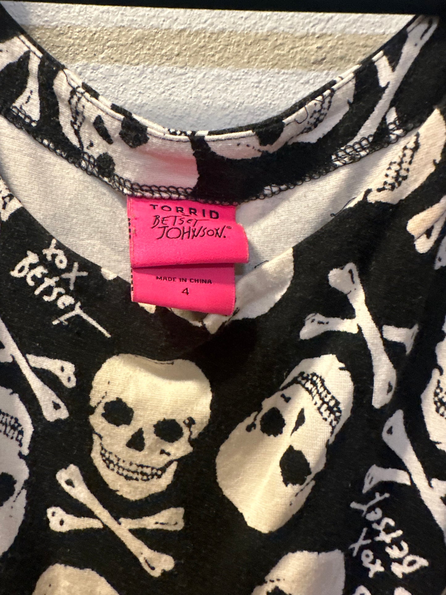 Size 4x (26) Betsy Johnson & Torrid Collab Skull and bones Dress