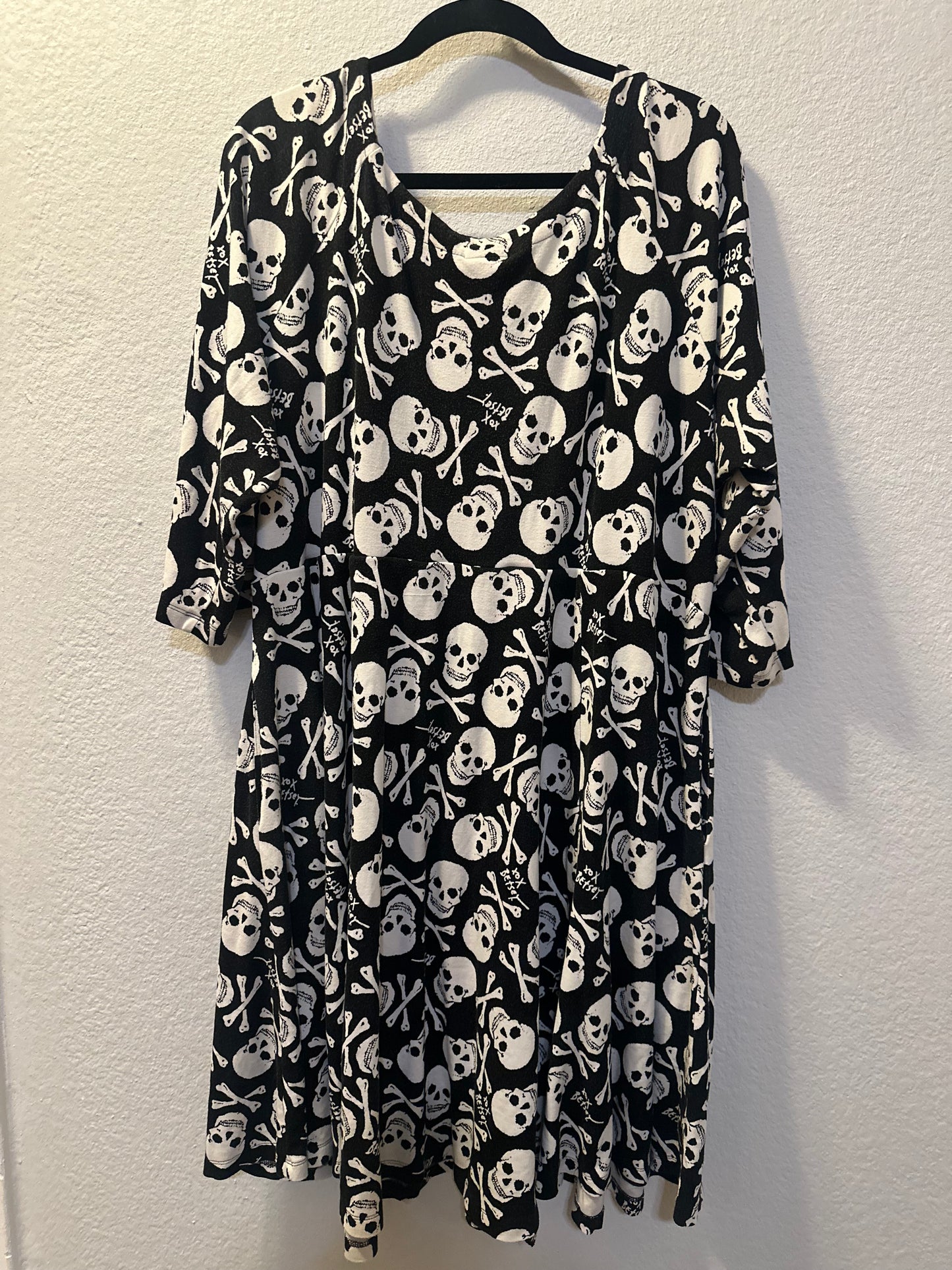 Size 4x (26) Betsy Johnson & Torrid Collab Skull and bones Dress