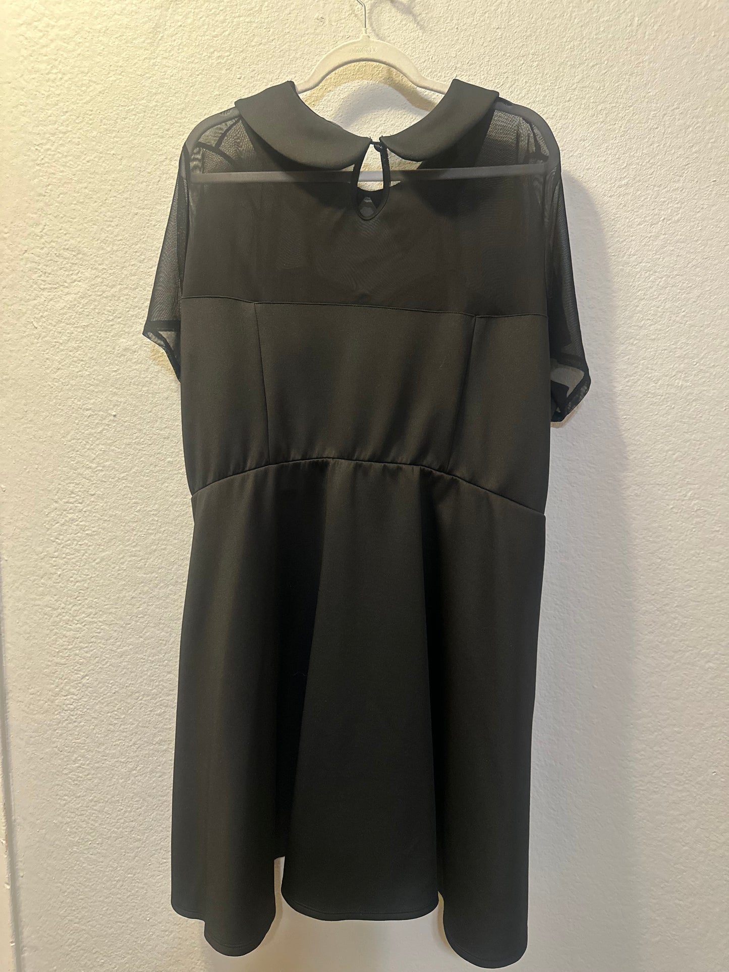 Size 5x (28) Hot Topic collar skater dress with mess