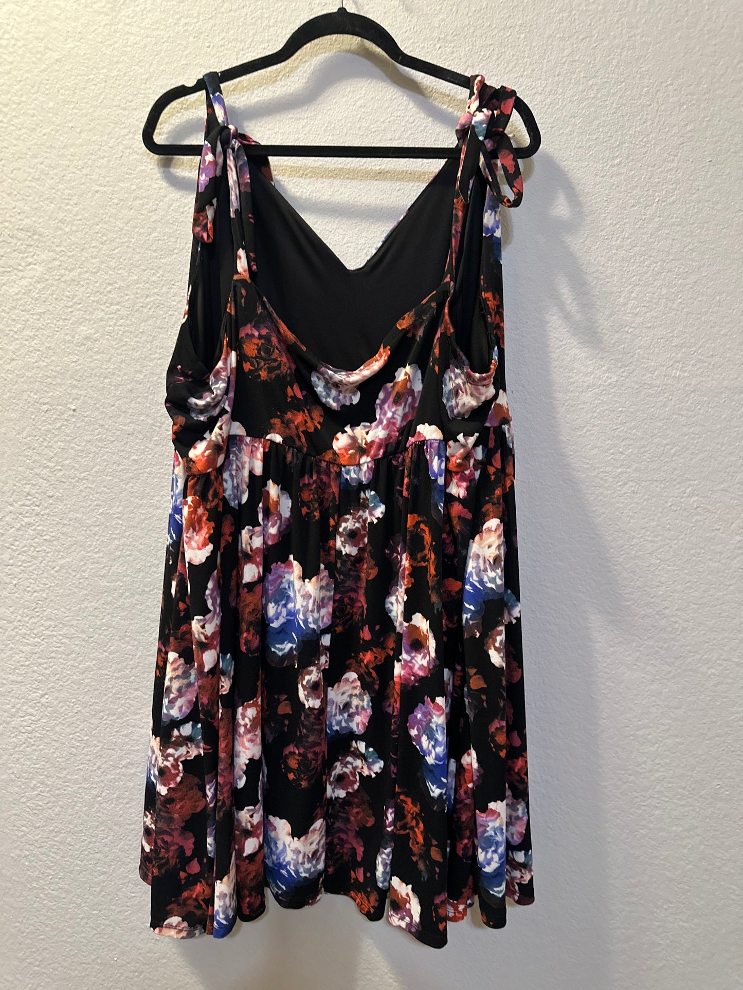 Size 6x (30) Floral Dress with shoulder ties from torrid