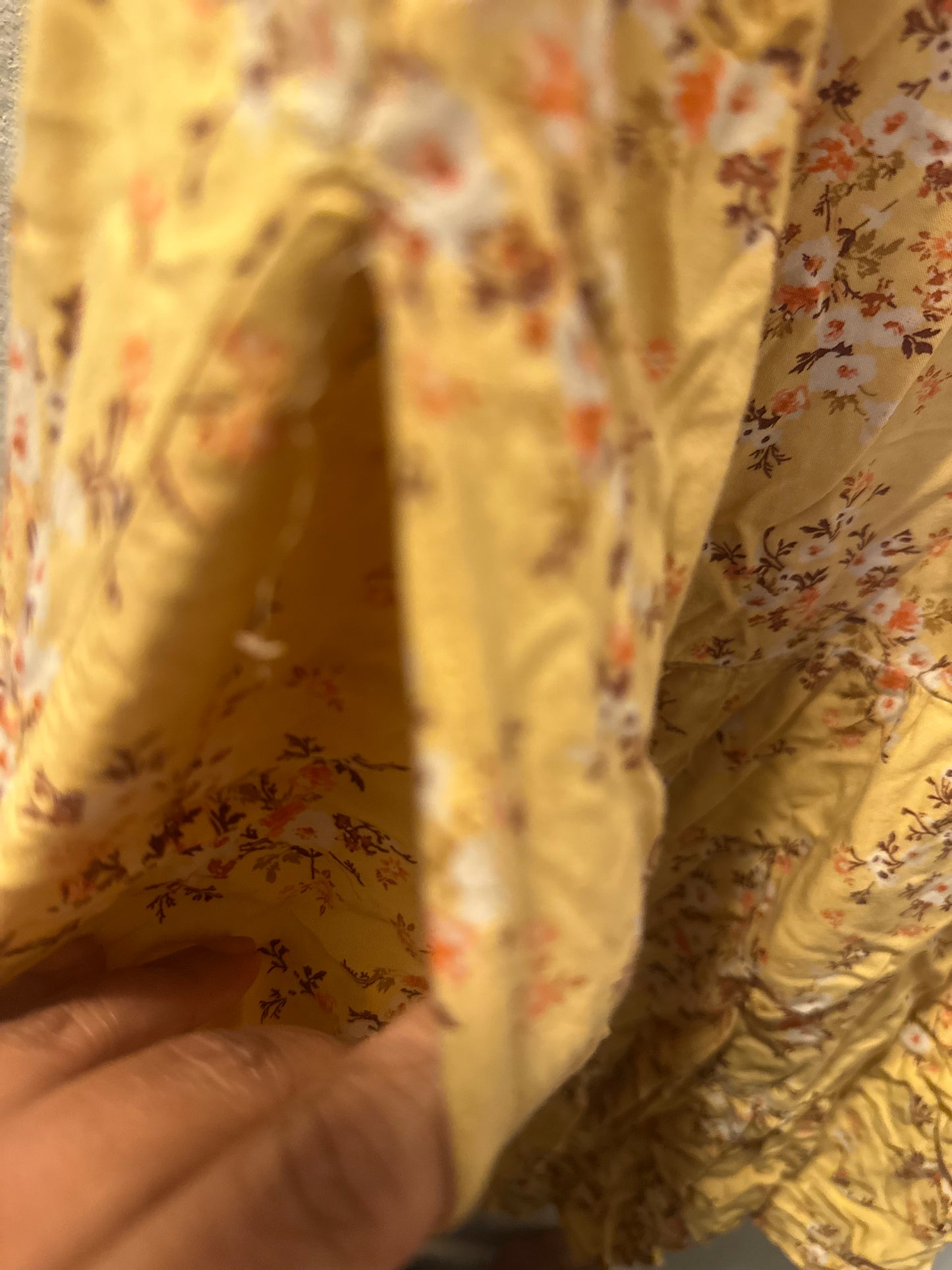 Size 4x (30) Old Navy yellow floral cami swing dress with adjustable straps and a tiered skirt.