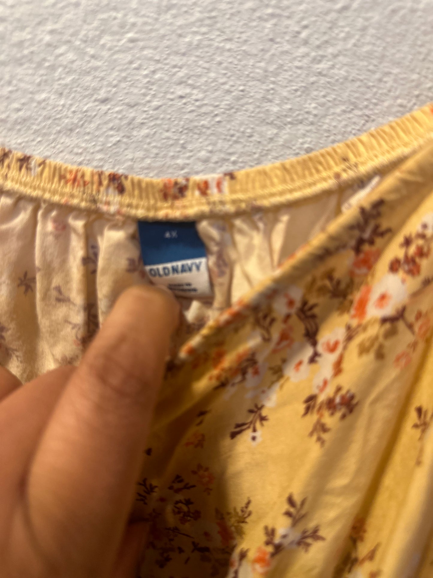 Size 4x (30) Old Navy yellow floral cami swing dress with adjustable straps and a tiered skirt.