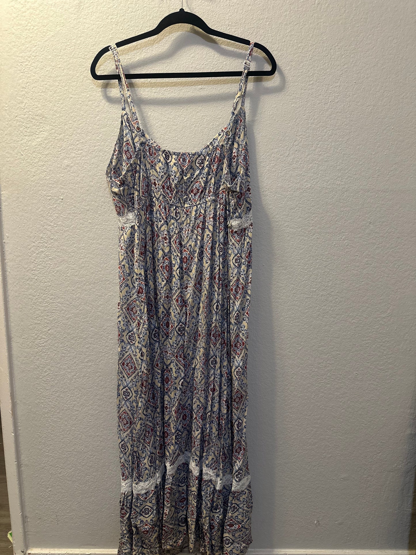 Size 18 Bloom Chic Maxi Pattern Dress With Lace