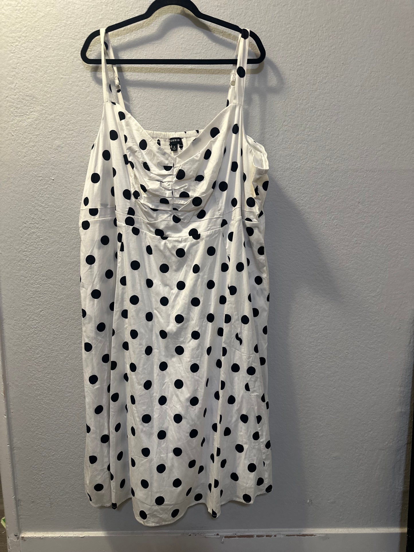 Size 6x (30) Torrid Black And White Polka Dot Midi Dress