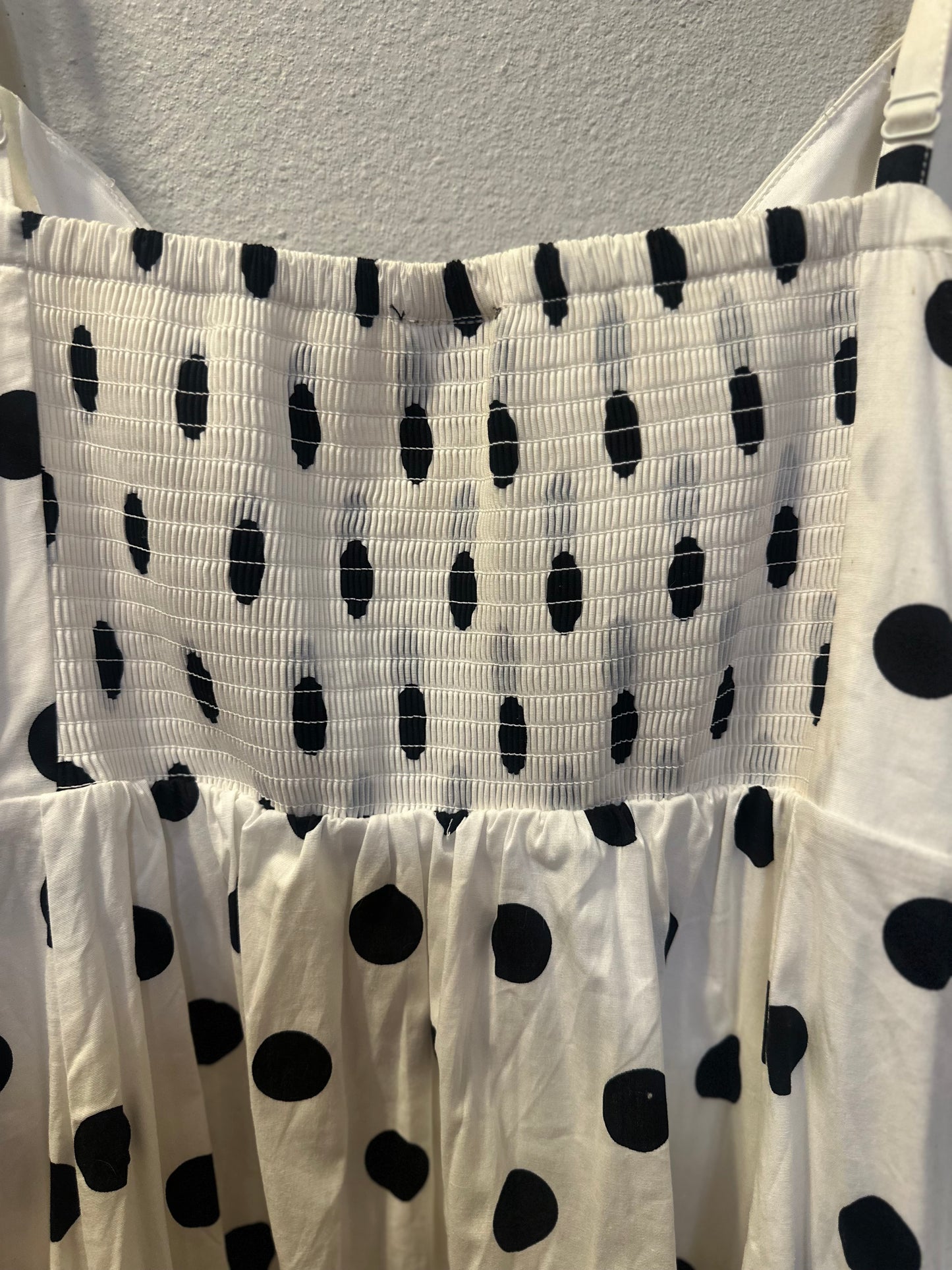 Size 6x (30) Torrid Black And White Polka Dot Midi Dress