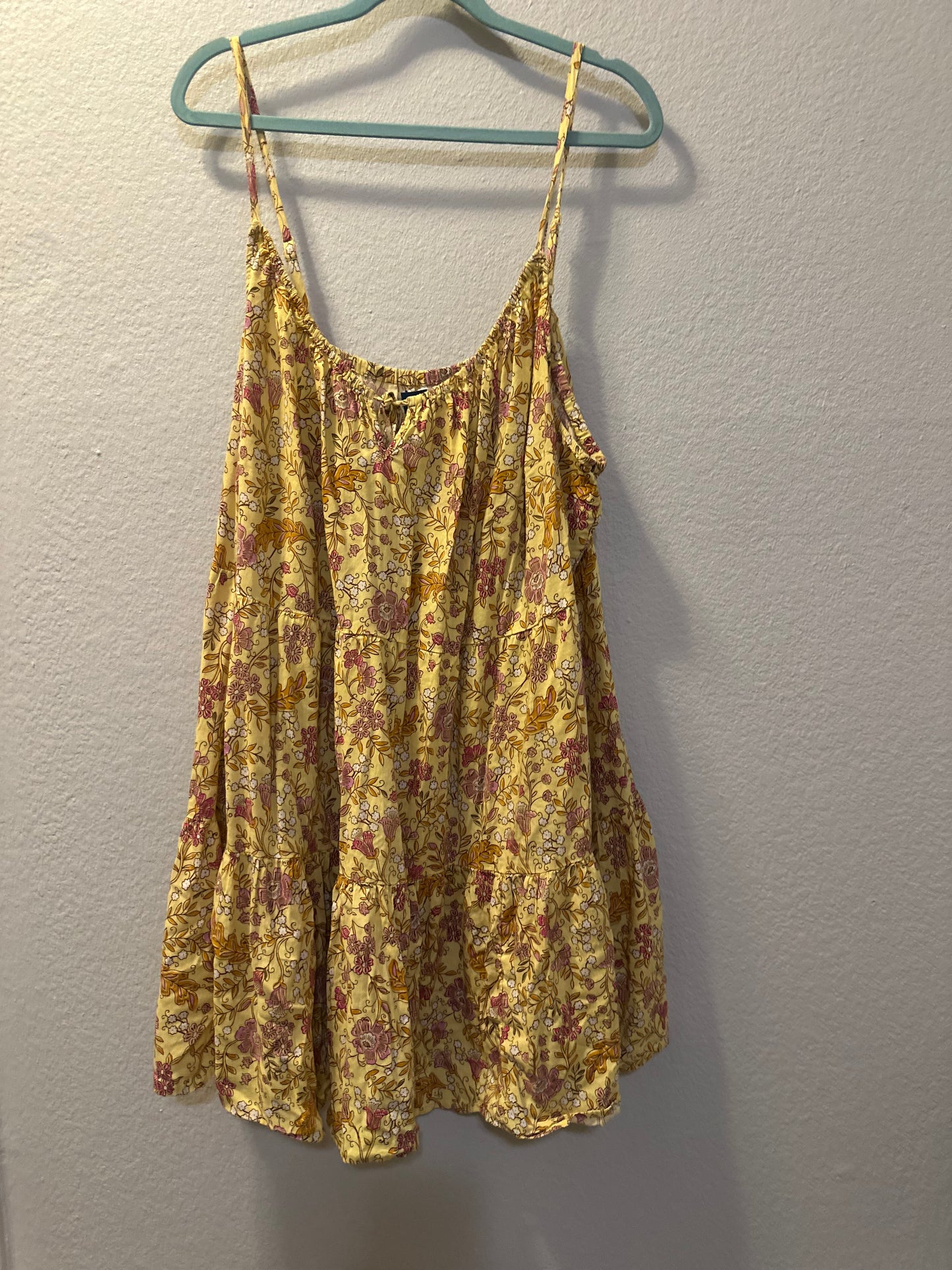 Size 4x (30) Old Navy yellow floral tiered cami dress