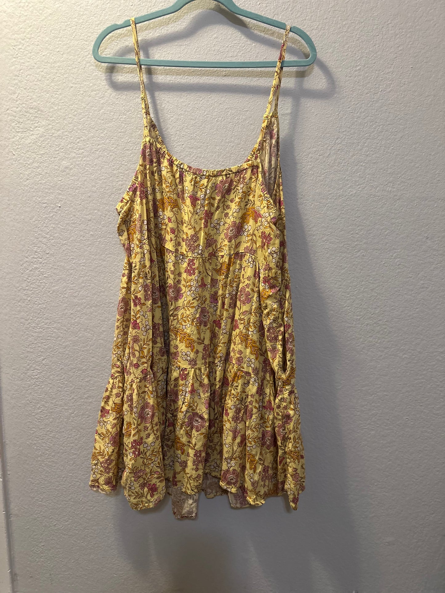 Size 4x (30) Old Navy yellow floral tiered cami dress