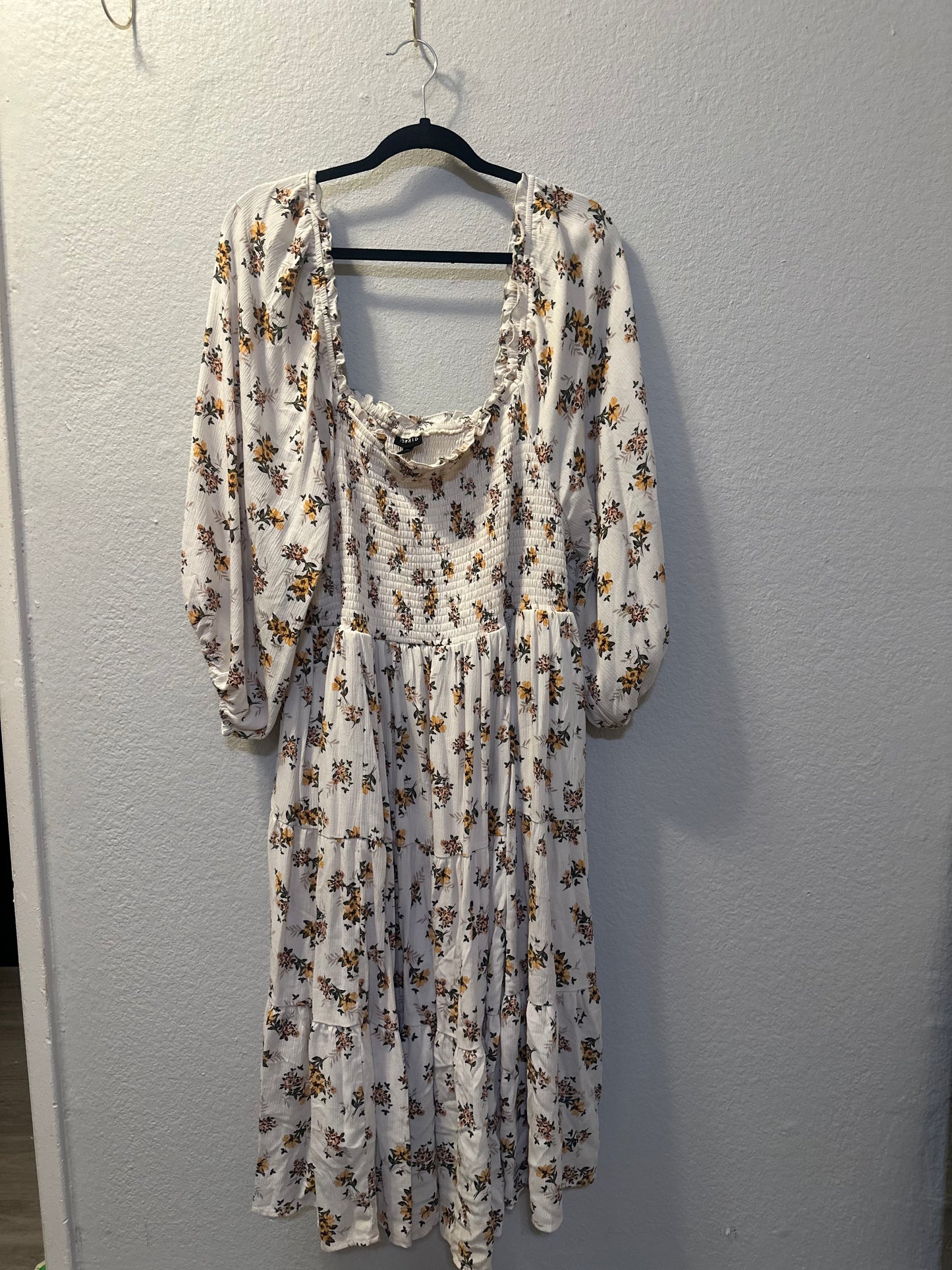 Size 4x (26) Torrid midi gauze floral dress