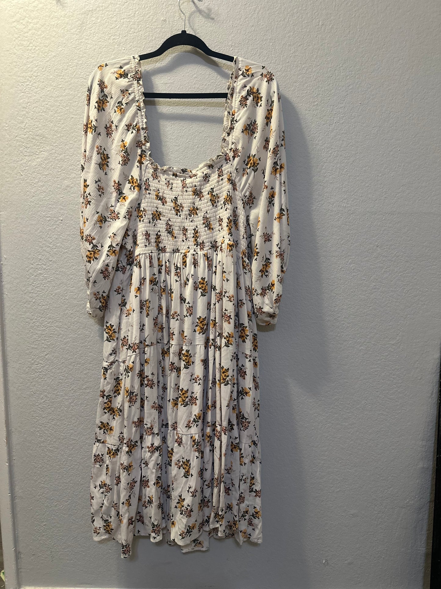 Size 4x (26) Torrid midi gauze floral dress