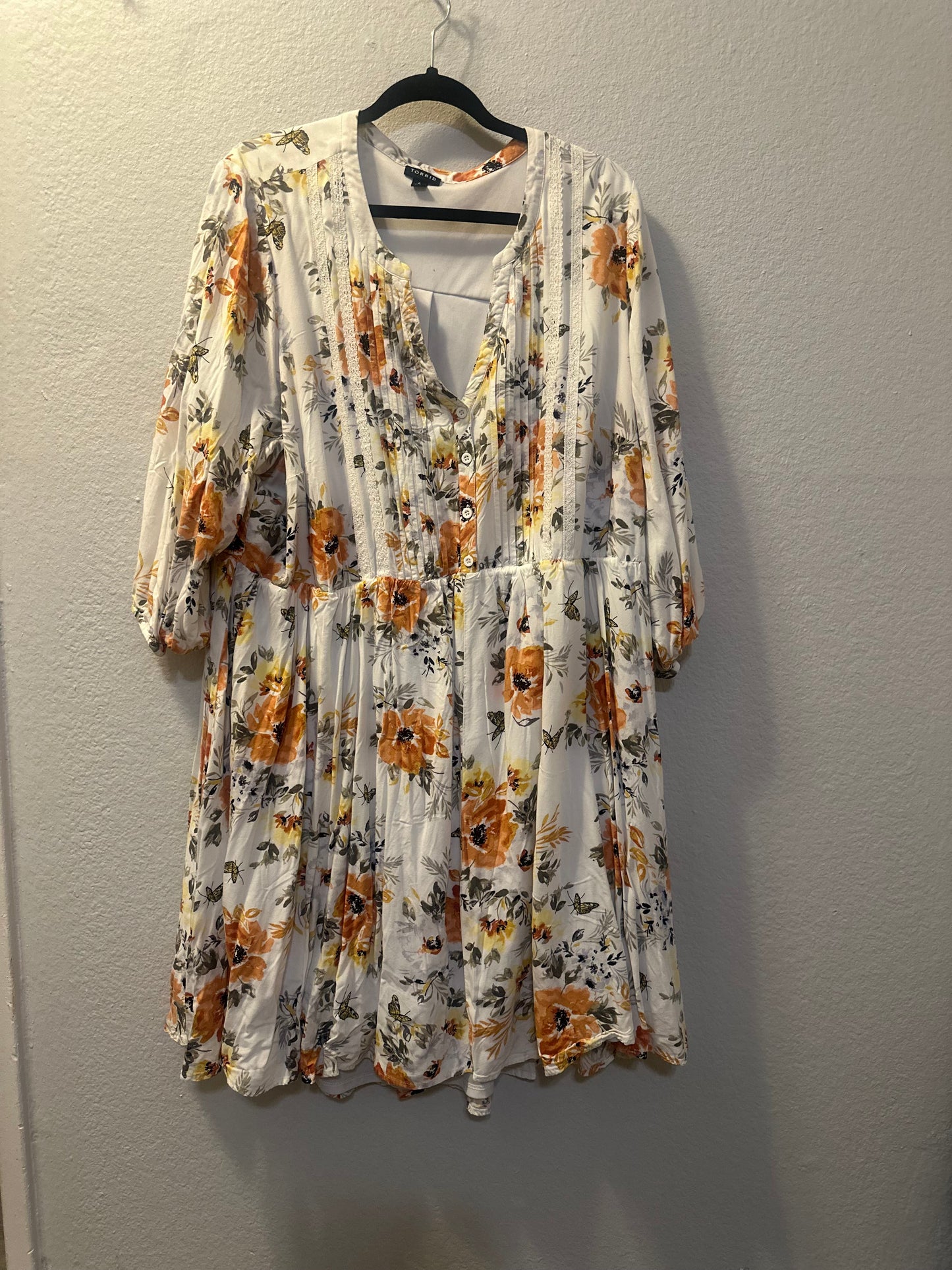 Size 4x (26) Torrid Ivory Floral Challis Shirt Dress Plus