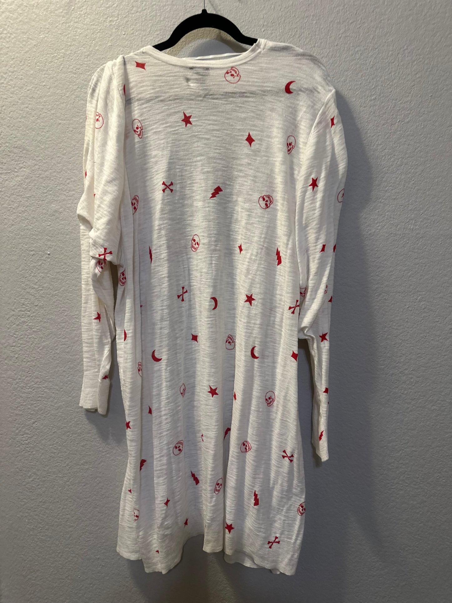 Size 6x (30) Torrid White & Red Skull Cardigan