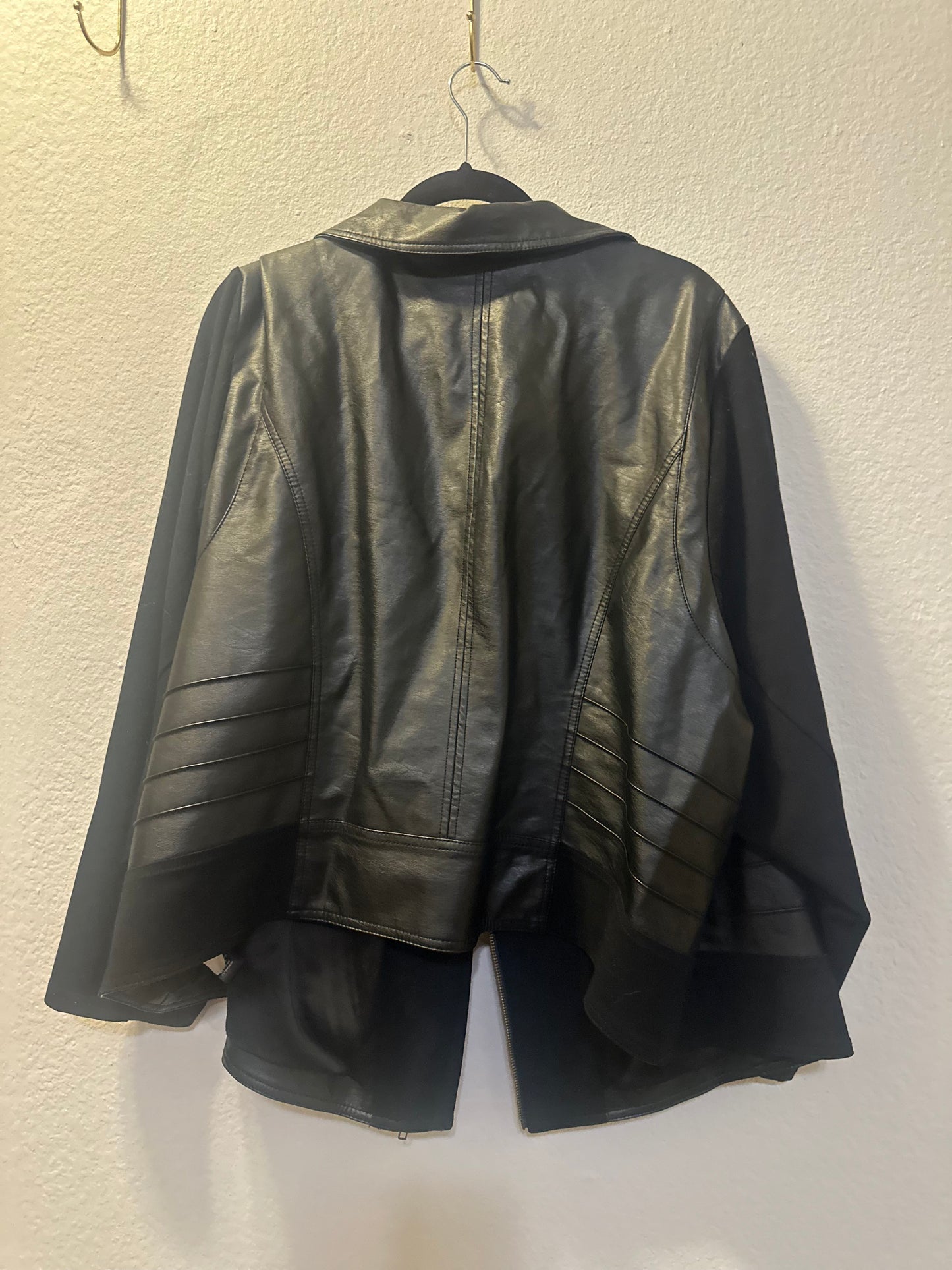 Size 6x (30) Torrid Faux Leather Jacket