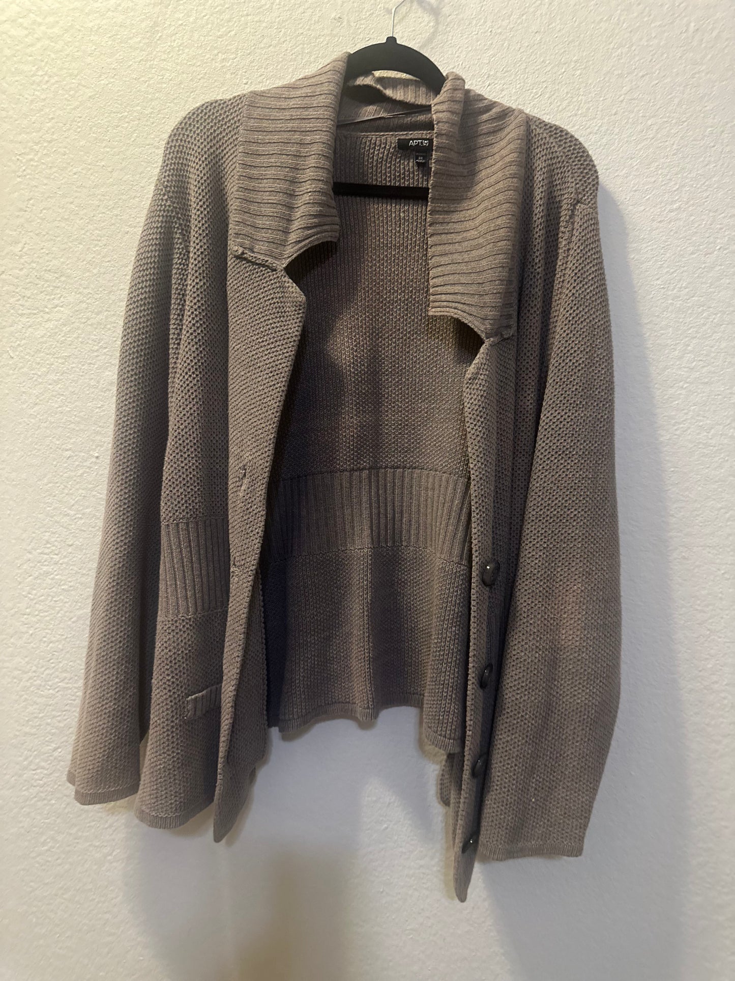 Size 3x (24) Apt 9 knitted gray button front short cardigan ￼