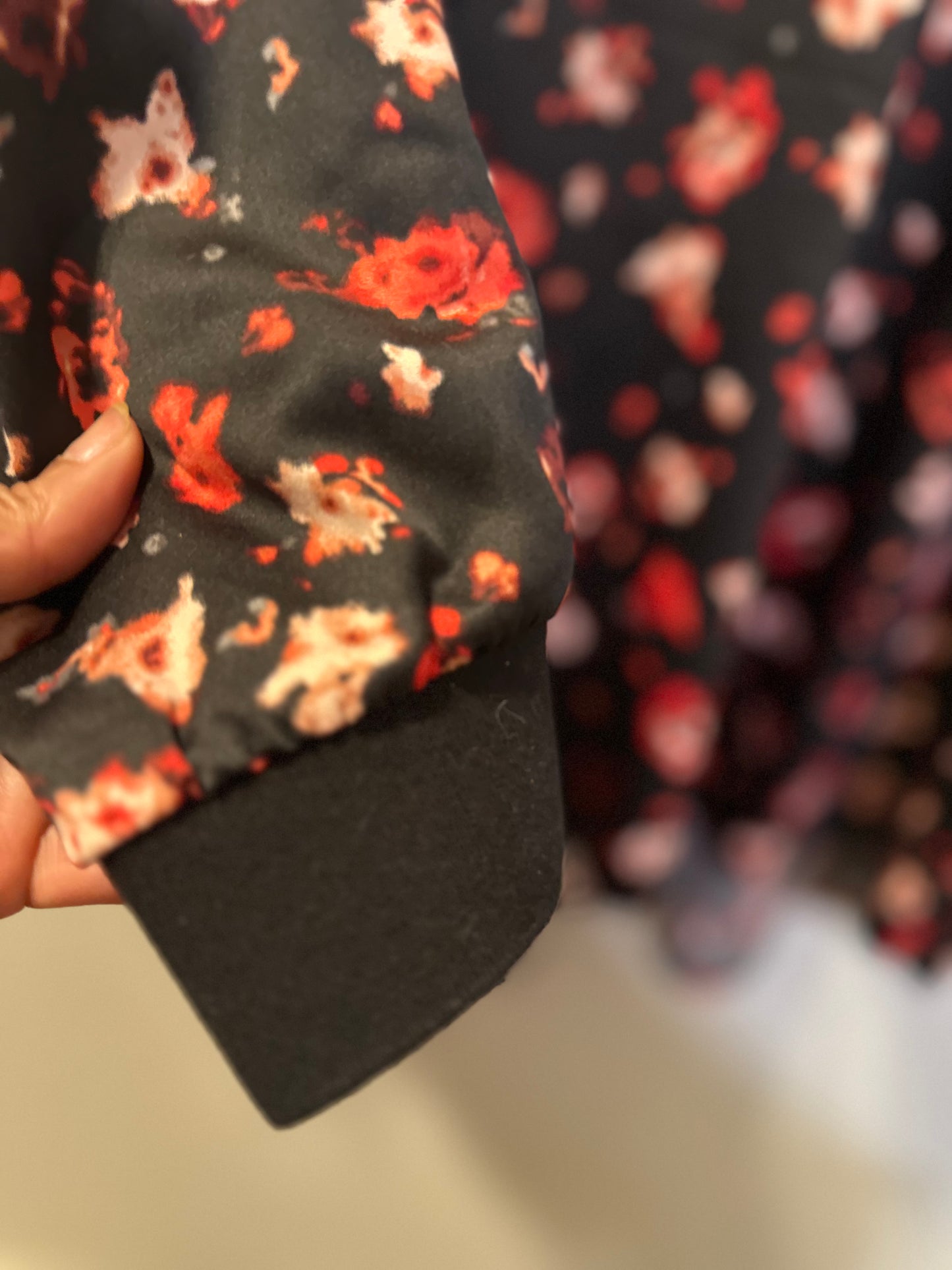 Size 4x/5x (26/28) Lane Bryant multi-color floral pattern, cold-shoulder ruffles, and lace shoulder insets.