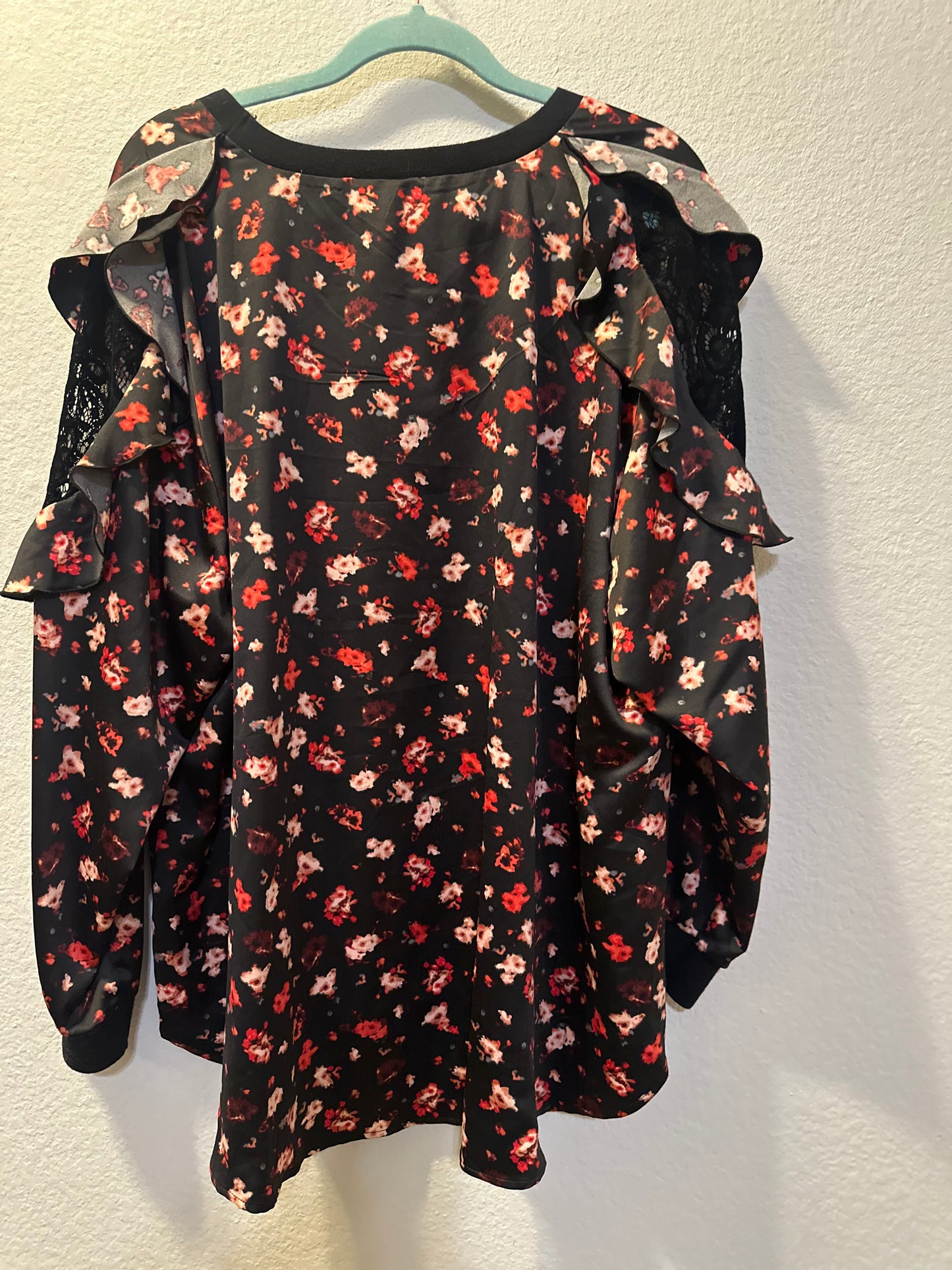 Size 4x/5x (26/28) Lane Bryant multi-color floral pattern, cold-shoulder ruffles, and lace shoulder insets.
