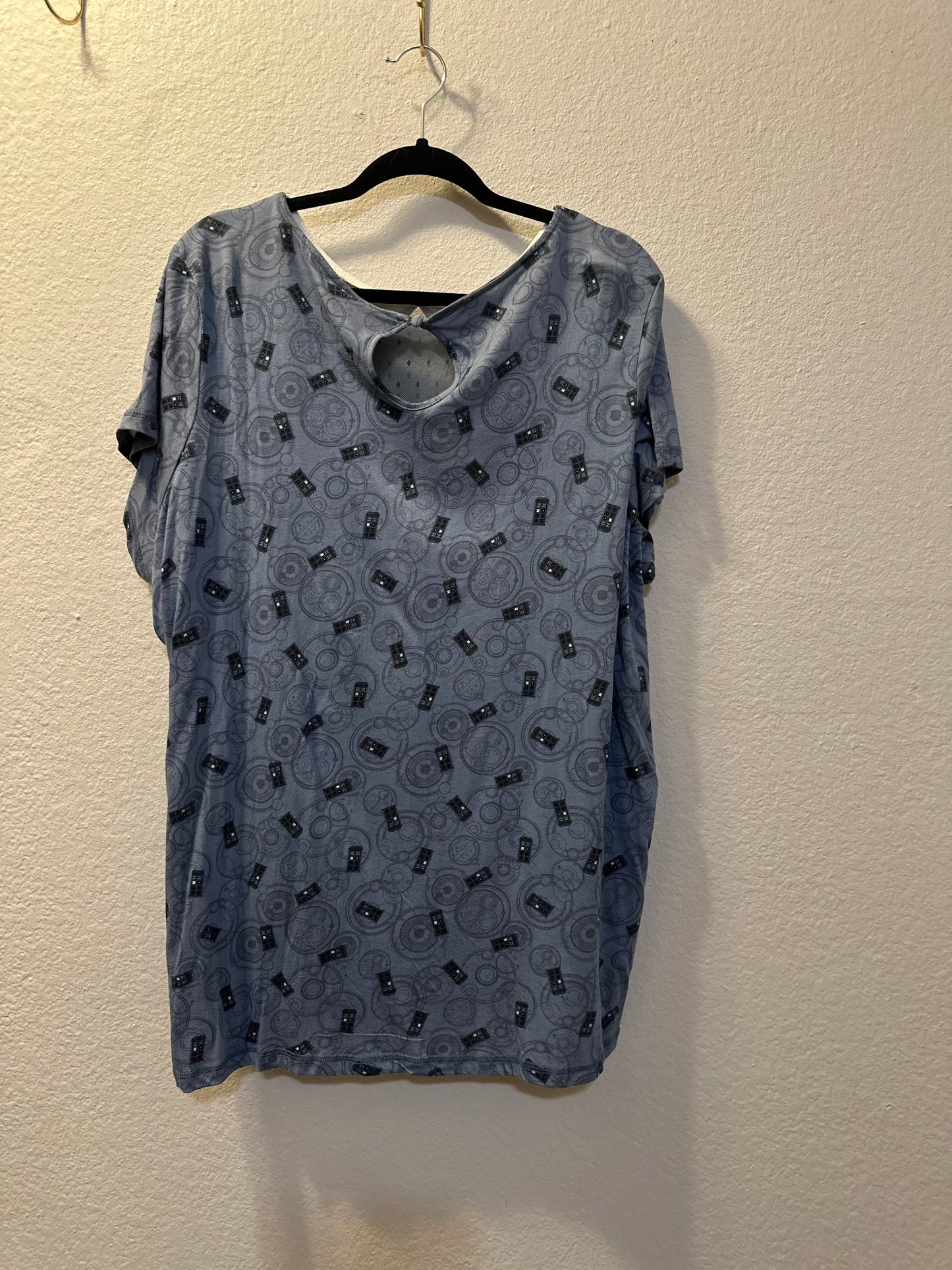 Size 3x (24) Doctor Who Top
