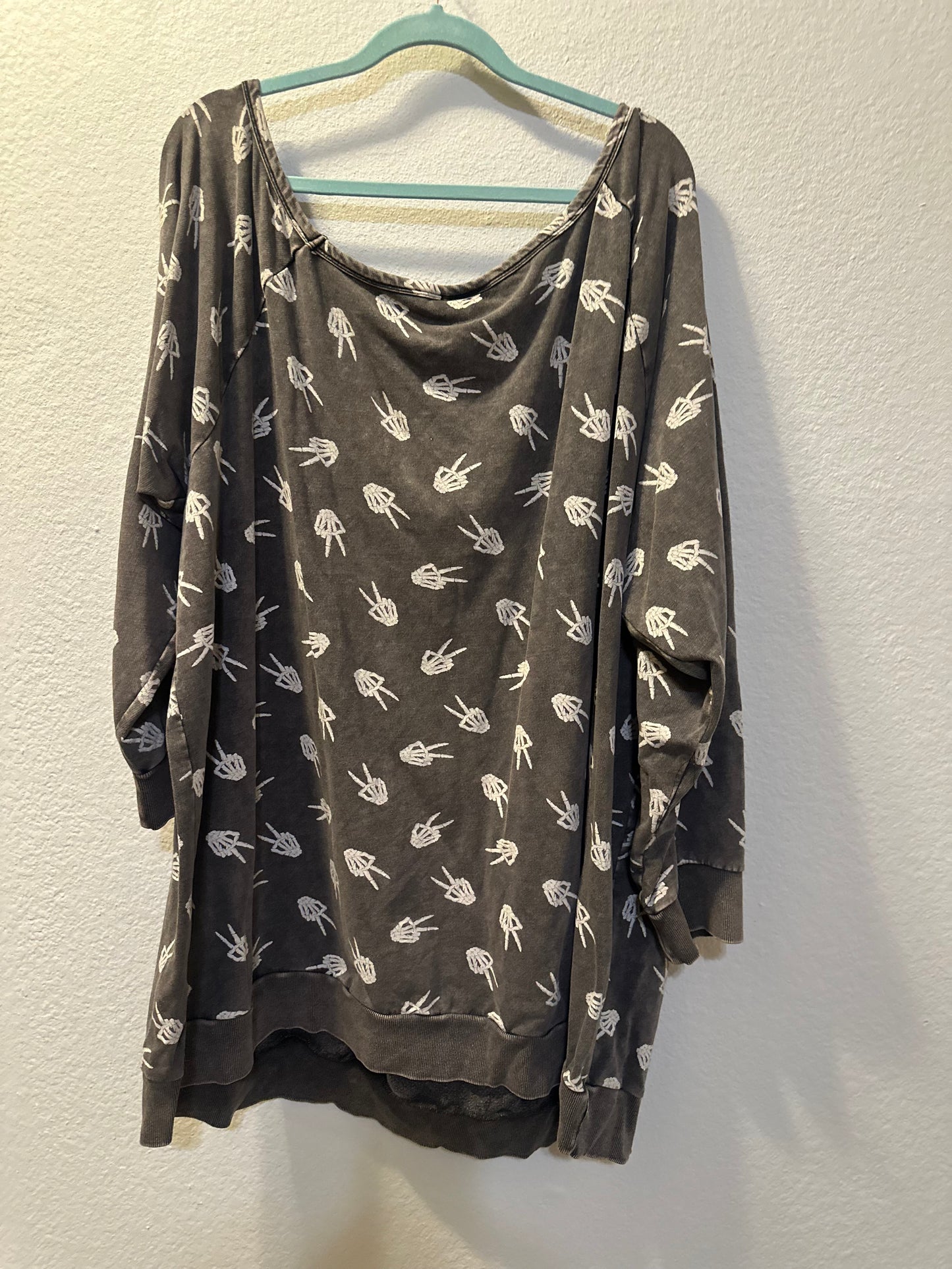 Size 6x (30) Torrrid/Lovesick Peace Skeleton - Black French Terry Off Shoulder Tunic Sweatshirt