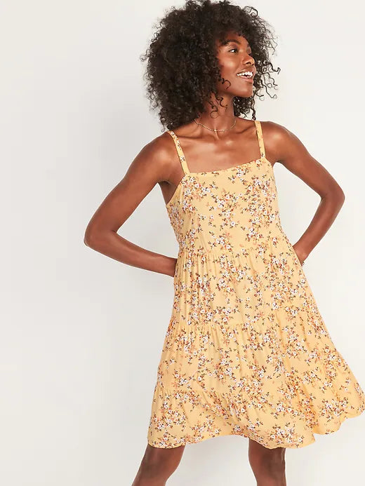 Size 4x (30) Old Navy yellow floral cami swing dress with adjustable straps and a tiered skirt.