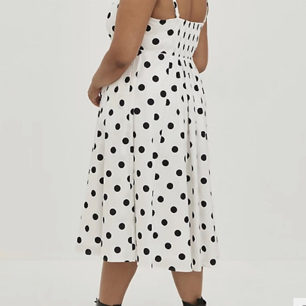 Size 6x (30) Torrid Black And White Polka Dot Midi Dress