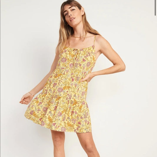 Size 4x (30) Old Navy yellow floral tiered cami dress