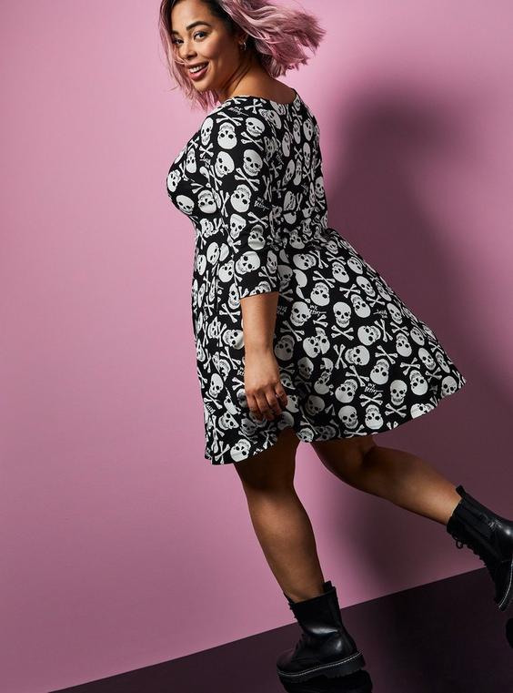 Size 4x (26) Betsy Johnson & Torrid Collab Skull and bones Dress