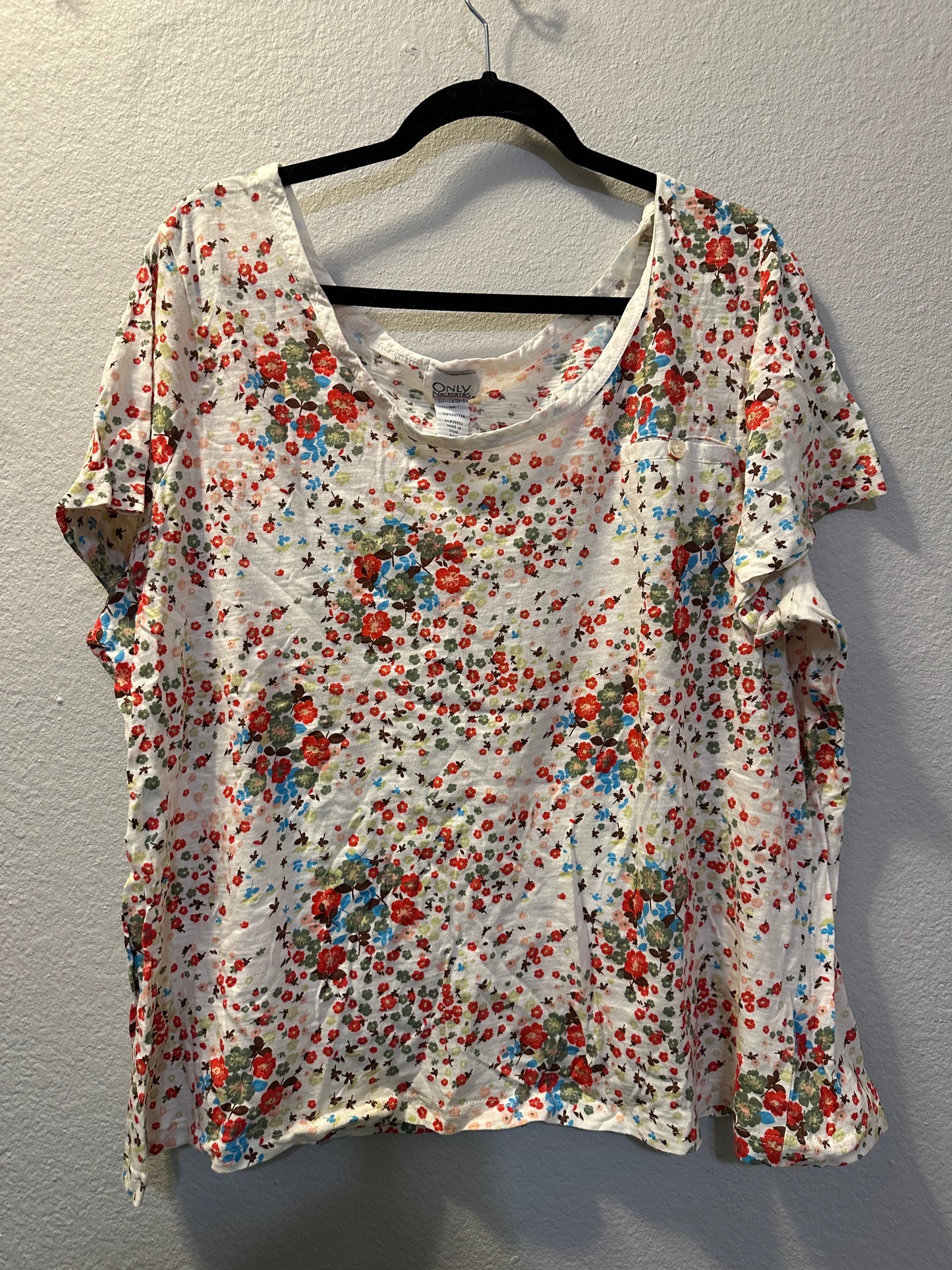 Size 3x (24) Floral Top With Pocket