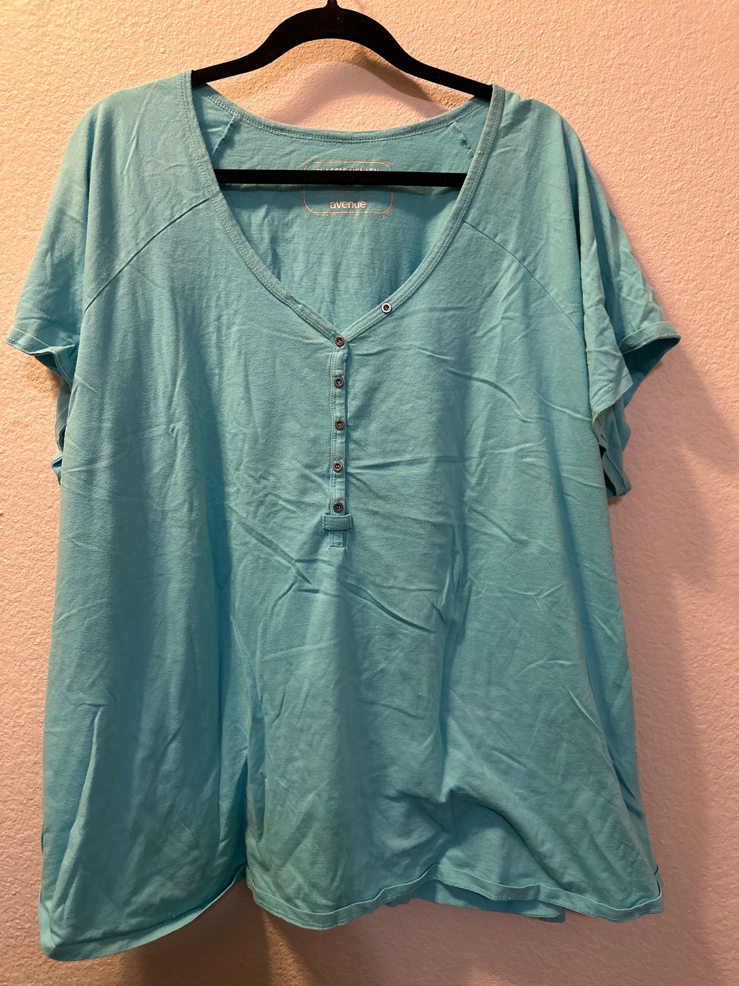 Size 6x/7x (30/32) Avenue Vintage Baby Blue Top