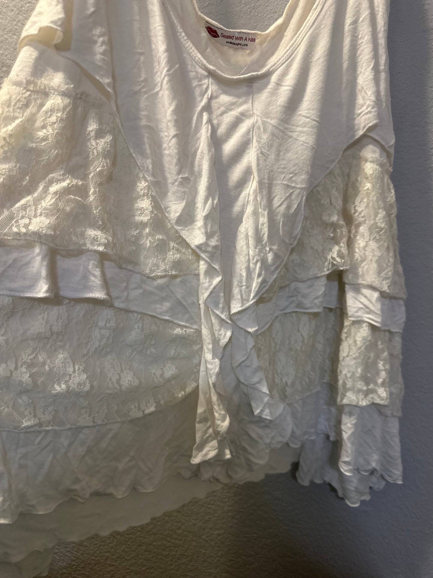 Size 4x (26) white ruffle t-shirt
