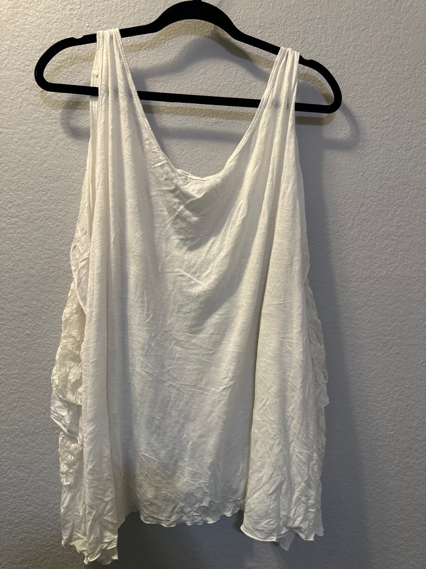 Size 4x (26) white ruffle t-shirt