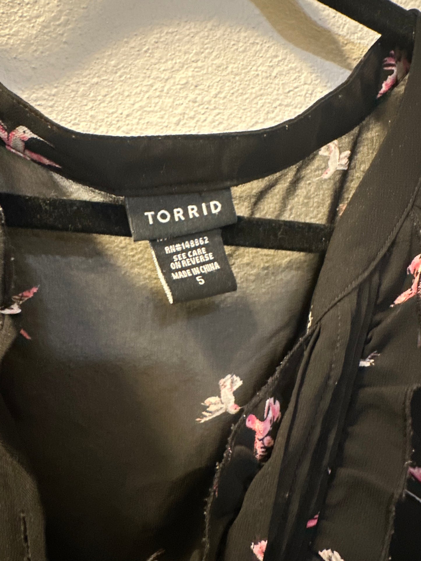 Size 5x (28) Torrid Hummingbird Sheer Blouse