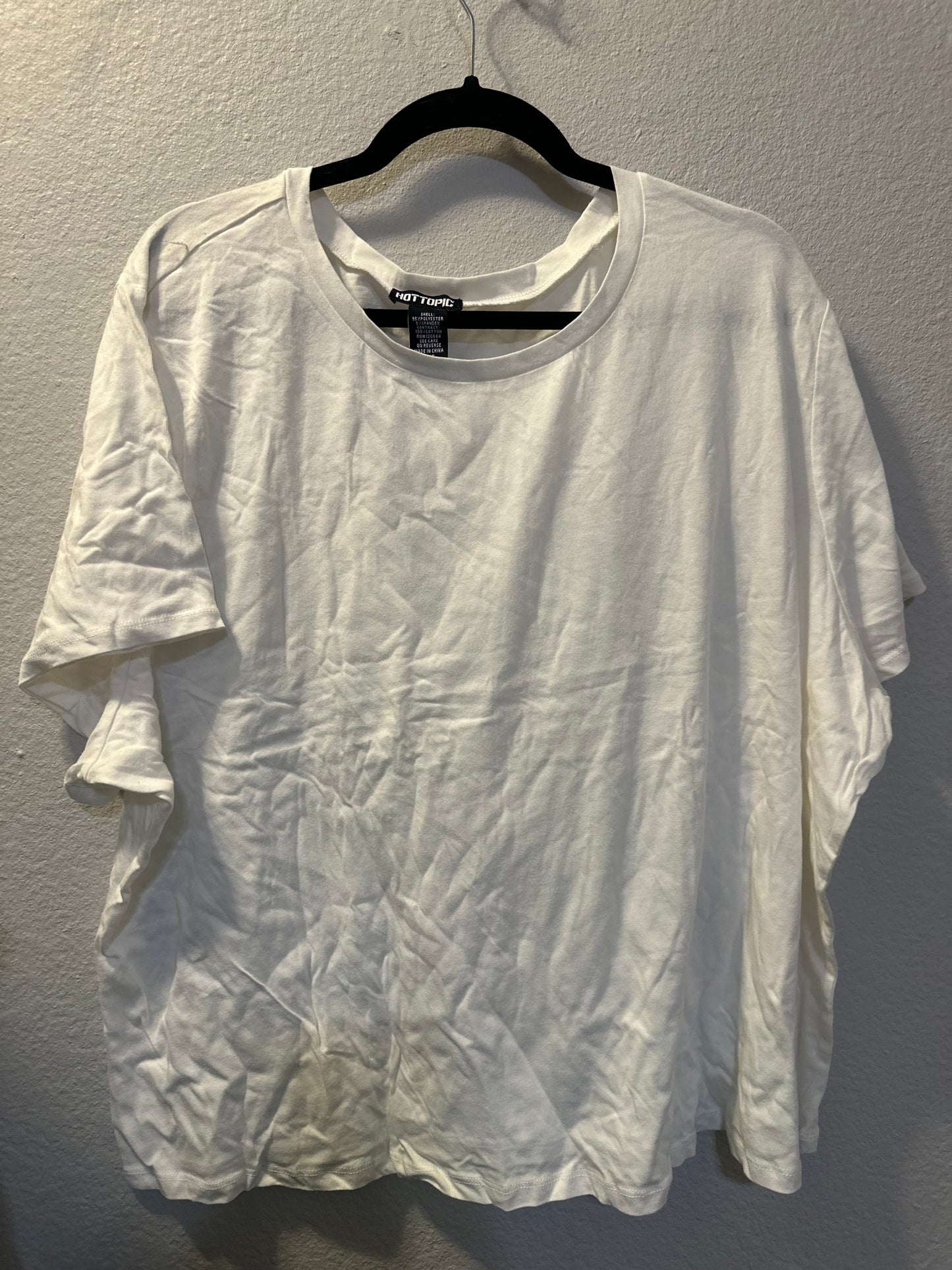 Size 5x (28) Hot Topic plain white T-shirt