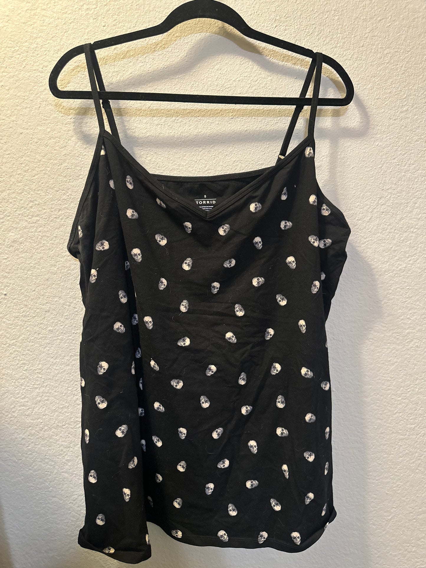 Size 5x (28) Torrid black and white skull Cami