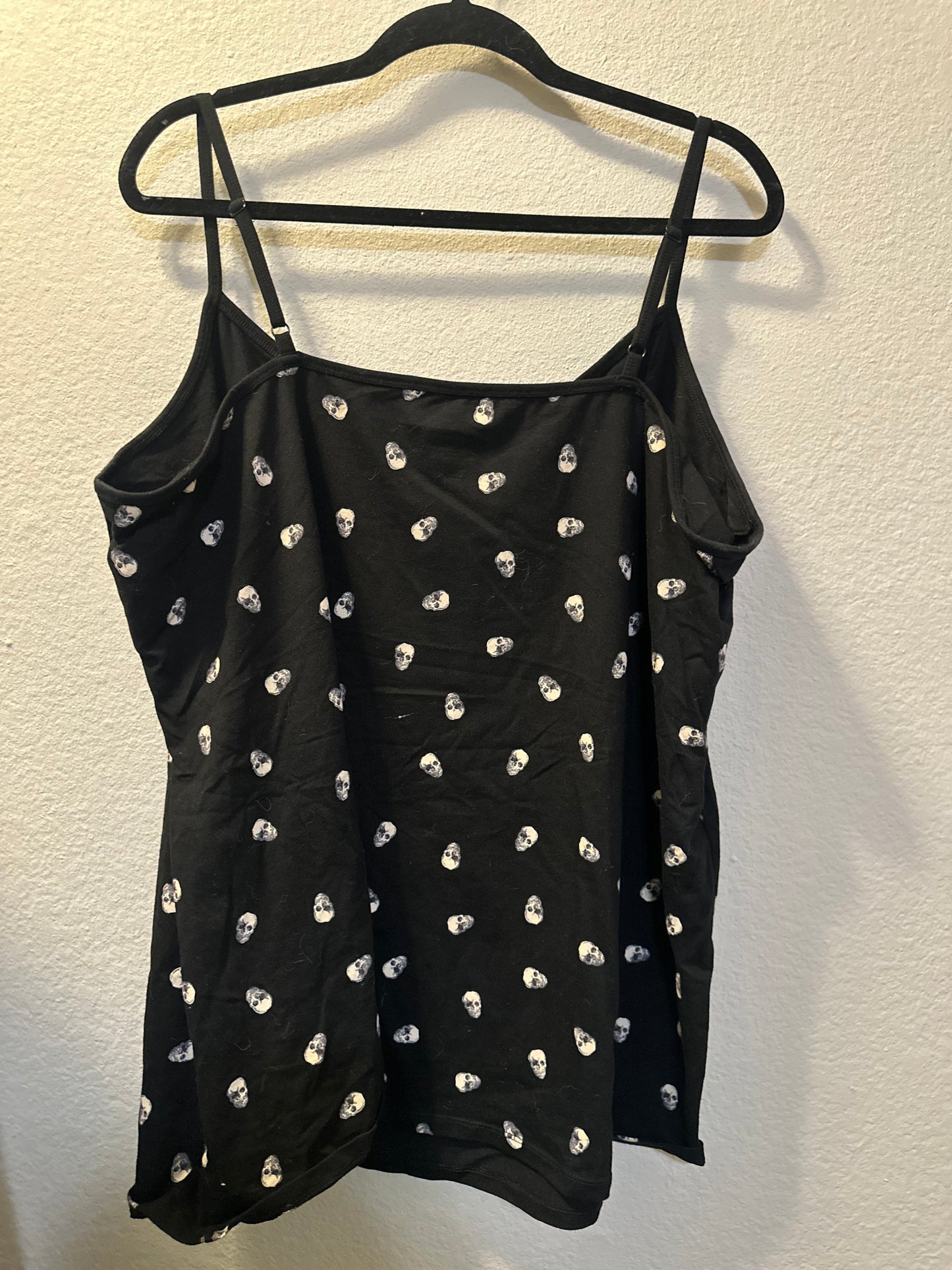 Size 5x (28) Torrid black and white skull Cami