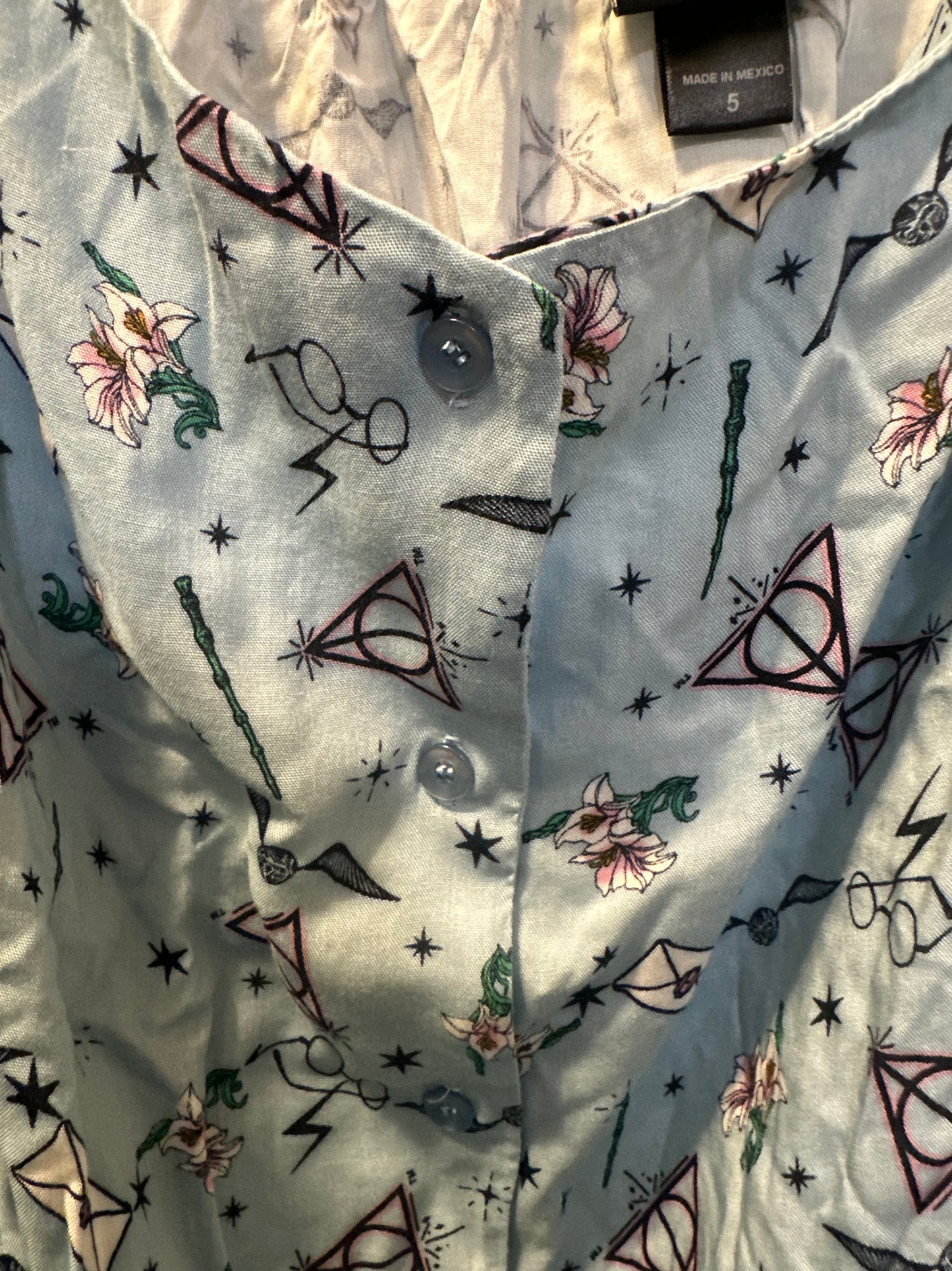 Size 5x (28) Harry Potter Deathly Hallows Floral Tie-Front
Woven Button-Up Tank Top