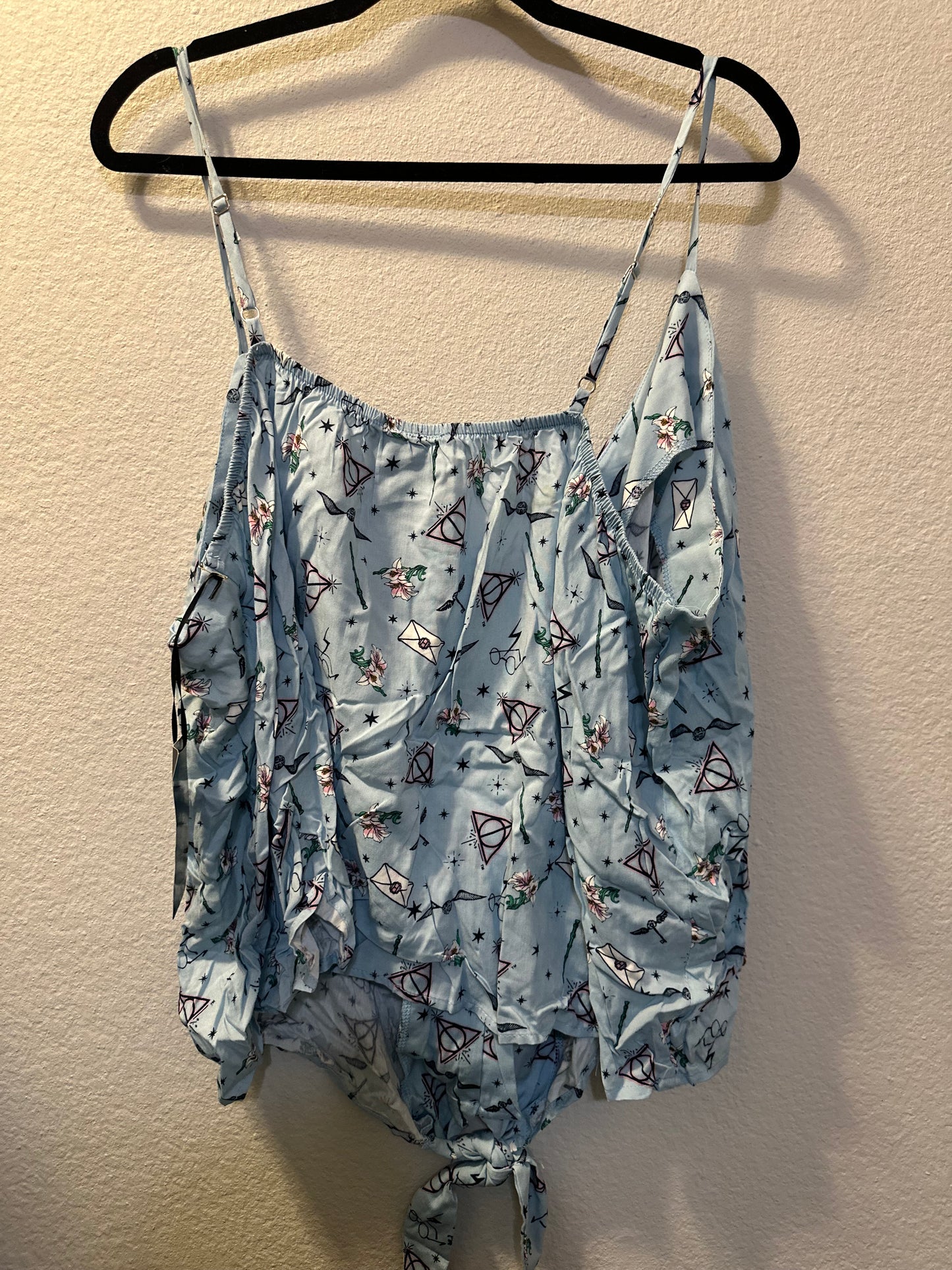 Size 5x (28) Harry Potter Deathly Hallows Floral Tie-Front
Woven Button-Up Tank Top