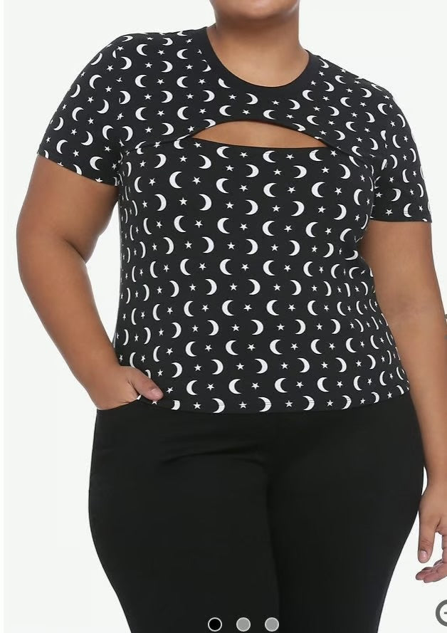 Size 5x (28) Hot Topic moon and stars cut out crop T-shirt